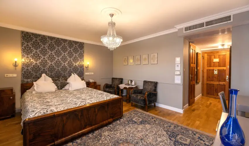 Sz�rcsa Hotel Sz�kesfeh�rv�r - M�jus 1. (min. 2 �j)