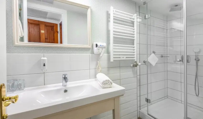 Sz�rcsa Hotel Sz�kesfeh�rv�r - M�jus 1. (min. 2 �j)