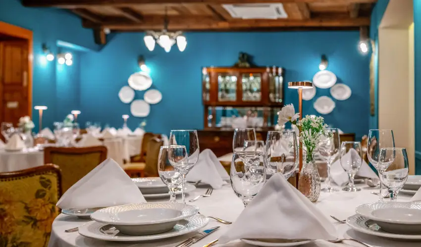 Sz�rcsa Hotel Sz�kesfeh�rv�r - M�jus 1. (min. 2 �j)