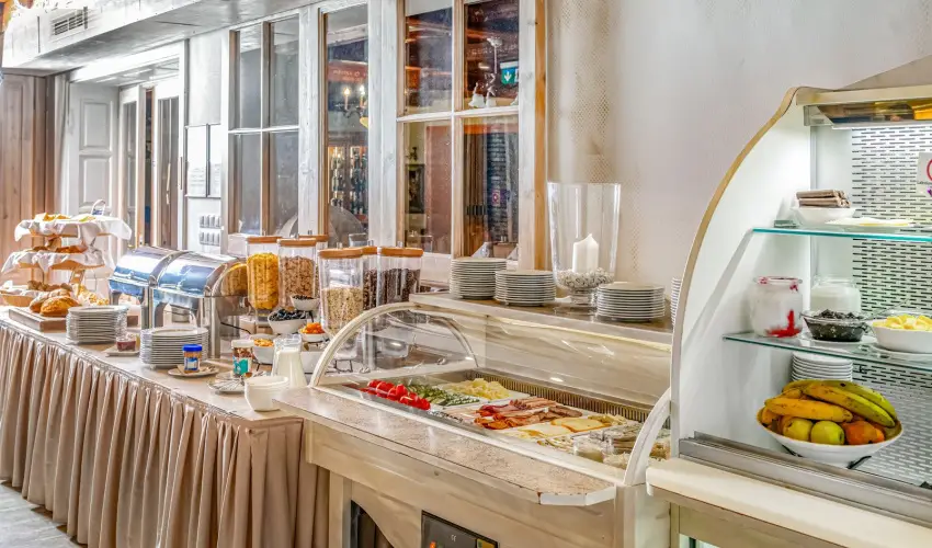 Sz�rcsa Hotel Sz�kesfeh�rv�r - M�jus 1. (min. 2 �j)