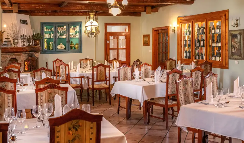 Sz�rcsa Hotel Sz�kesfeh�rv�r - M�jus 1. (min. 2 �j)