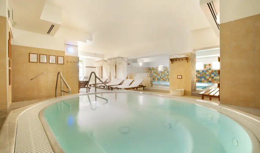 Sz�rcsa Hotel Sz�kesfeh�rv�r - M�jus 1. (min. 2 �j)