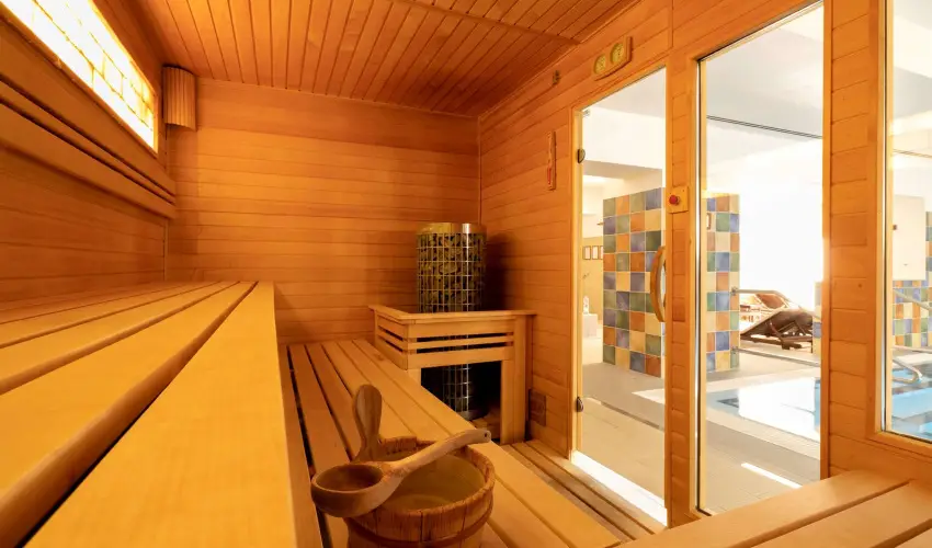 Sz�rcsa Hotel Sz�kesfeh�rv�r - M�jus 1. (min. 2 �j)