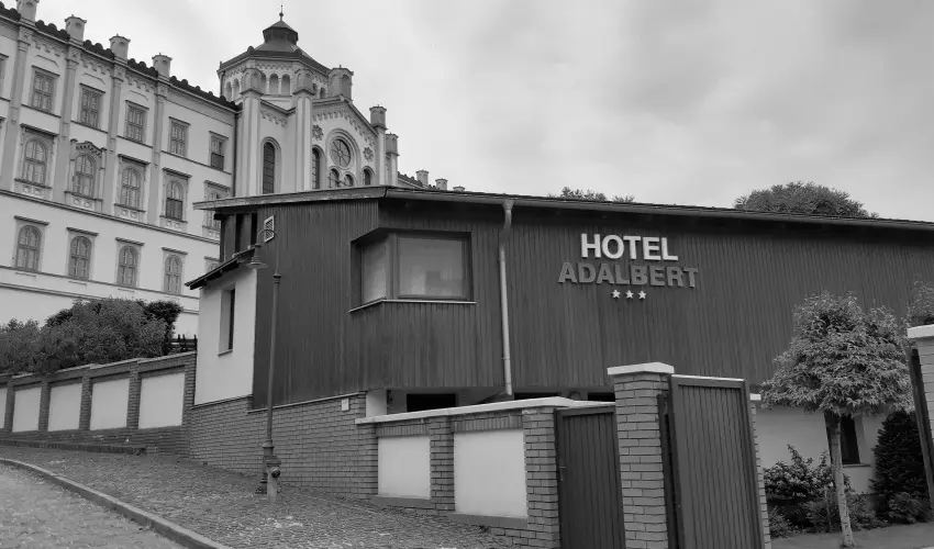 Hotel Adalbert - Boldog Meszl�nyi Zolt�n H�z  Esztergom - M�jus 1. (min. 3 �j)