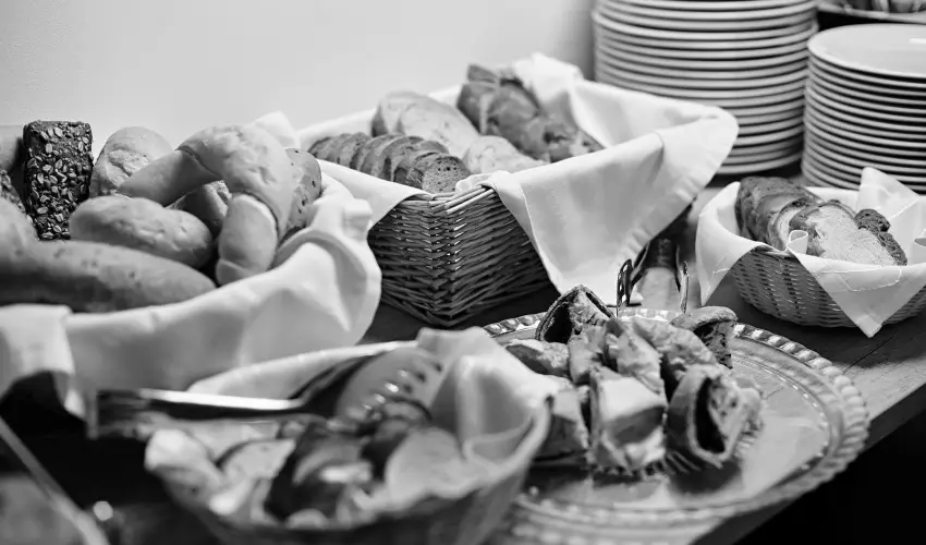 Hotel Adalbert - Boldog Meszl�nyi Zolt�n H�z  Esztergom - M�jus 1. (min. 3 �j)