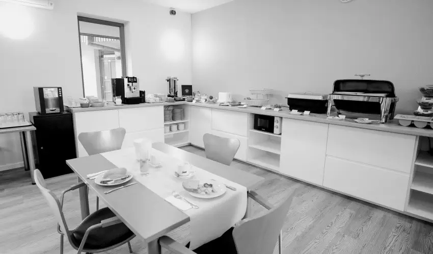 Hotel Adalbert - Boldog Meszl�nyi Zolt�n H�z  Esztergom - M�jus 1. (min. 3 �j)