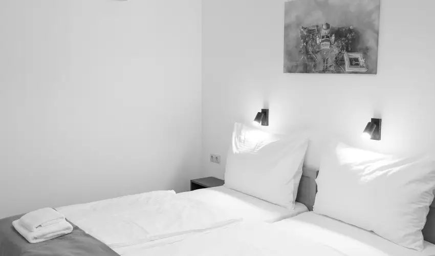 Hotel Adalbert - Boldog Meszl�nyi Zolt�n H�z  Esztergom - M�jus 1. (min. 3 �j)