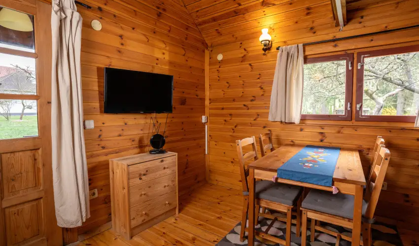 Szilv�sv�rad Camping & Apartman Szilv�sv�rad - M�jus 1.