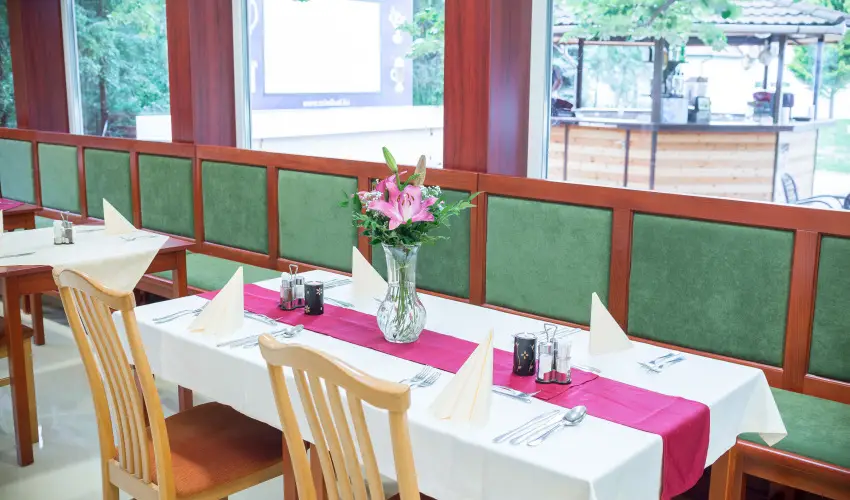 Wellness Hotel Szindbd  Balatonszemes - Mjus 1.