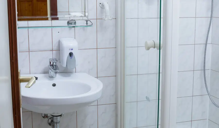 Wellness Hotel Szindbd  Balatonszemes - Mjus 1.