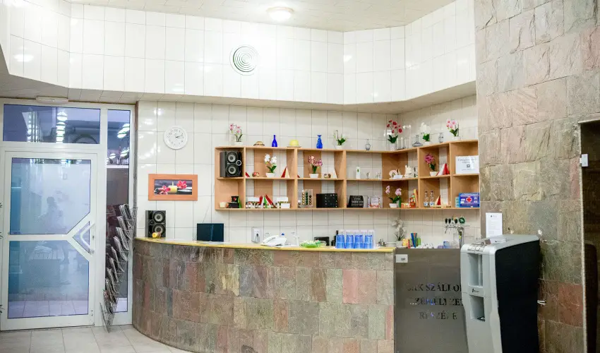 Wellness Hotel Szindbd  Balatonszemes - Mjus 1.