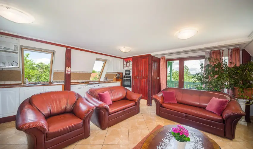 Tamás Apartman Balatonföldvár - Május 1. (min. 7 éj)