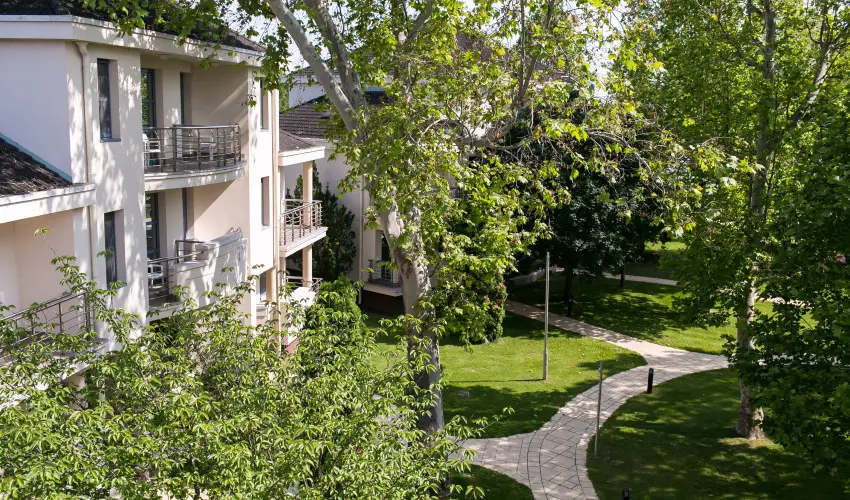 Kenese Bay Garden Resort & Conference Balatonkenese - Május 1. - teljes előrefizetéssel