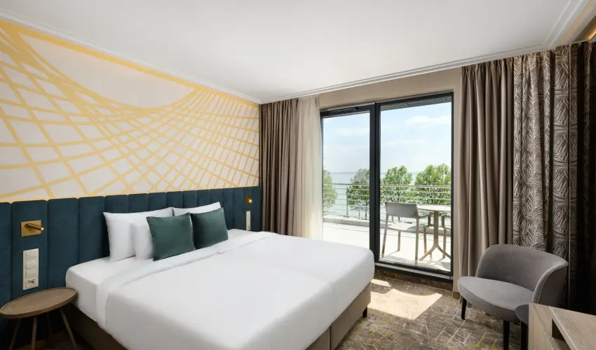 Kenese Bay Garden Resort & Conference Balatonkenese - Május 1. - teljes előrefizetéssel