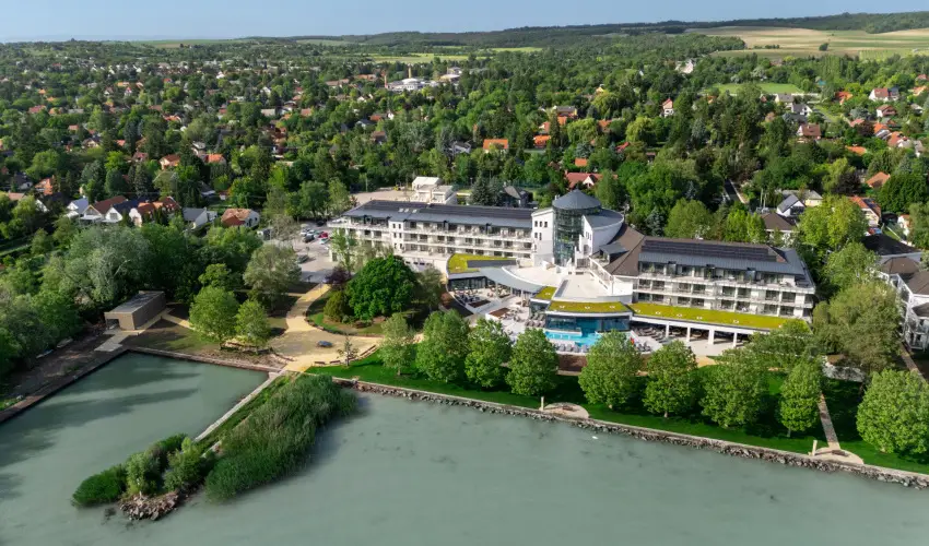 Kenese Bay Garden Resort & Conference Balatonkenese - Május 1. - teljes előrefizetéssel