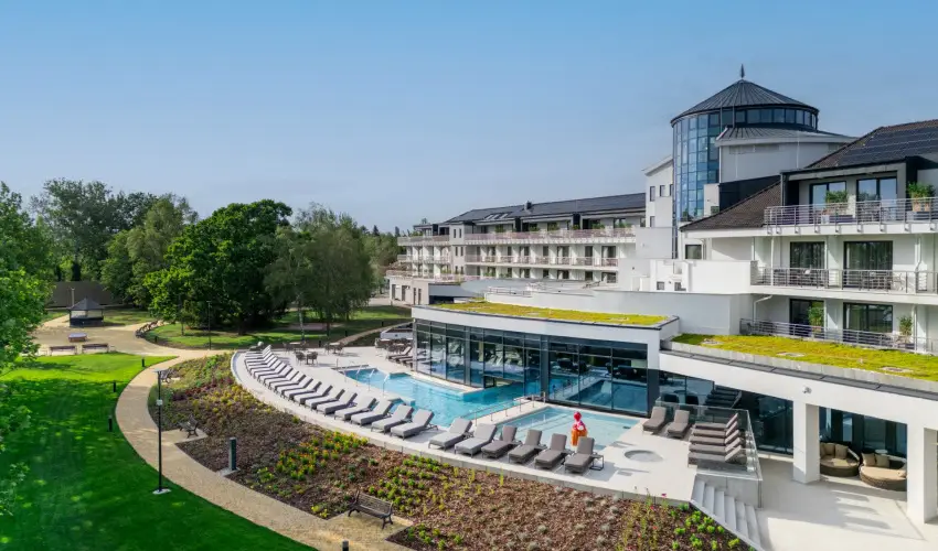 Kenese Bay Garden Resort & Conference Balatonkenese - Május 1. - teljes előrefizetéssel