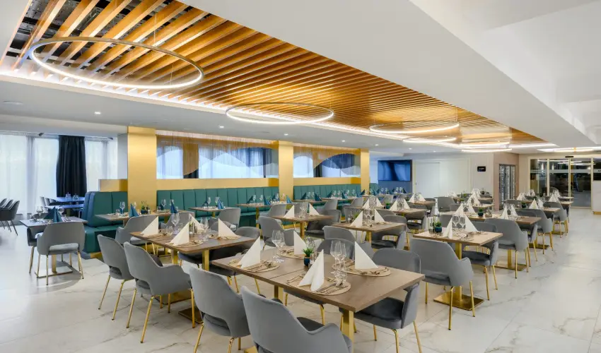 Kenese Bay Garden Resort & Conference Balatonkenese - Május 1. - teljes előrefizetéssel