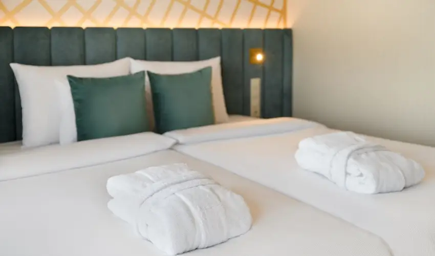 Kenese Bay Garden Resort & Conference Balatonkenese - Május 1. - teljes előrefizetéssel