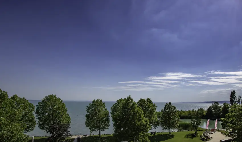 Kenese Bay Garden Resort & Conference Balatonkenese - Május 1. - teljes előrefizetéssel