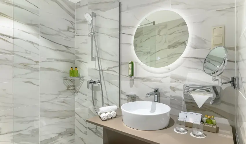 Kenese Bay Garden Resort & Conference Balatonkenese - Május 1. - teljes előrefizetéssel
