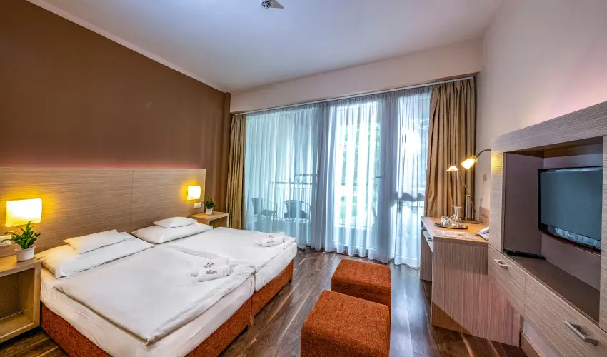 Term�l Apartmanok & Kemping Hark�ny Hark�ny - M�jus 1.