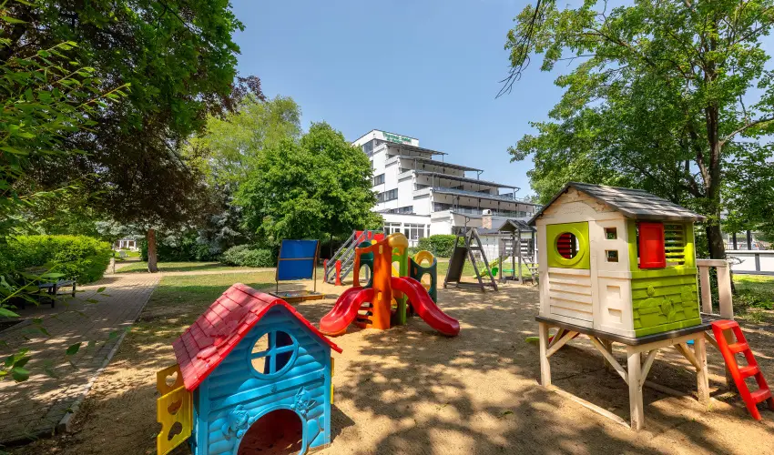 Thermal Hotel Garden Hajd�szoboszl� - M�jus 1. (min. 3 �j)