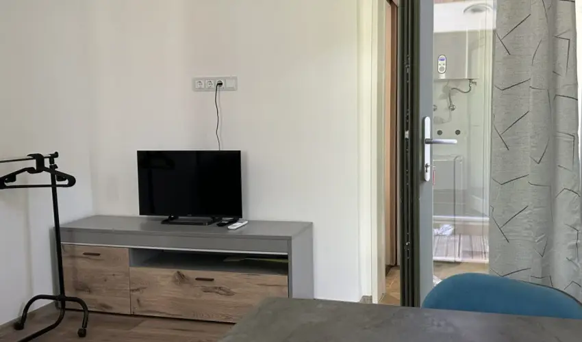 Tisza Gy�ngye Apartmanok Szeged - M�jus 1.