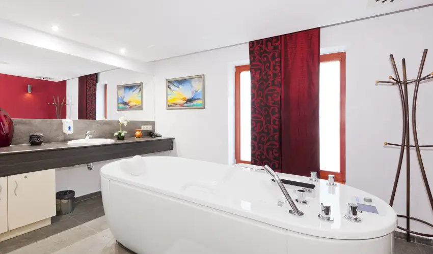 T Wellness Hotel Bnk - Majlis