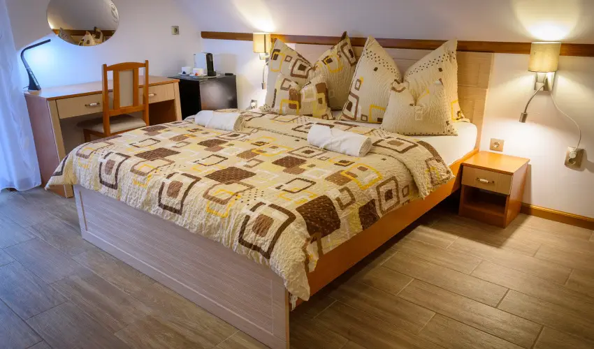 Tulipn Vendghz rvnyes - Mjus 1. (min. 2 j)