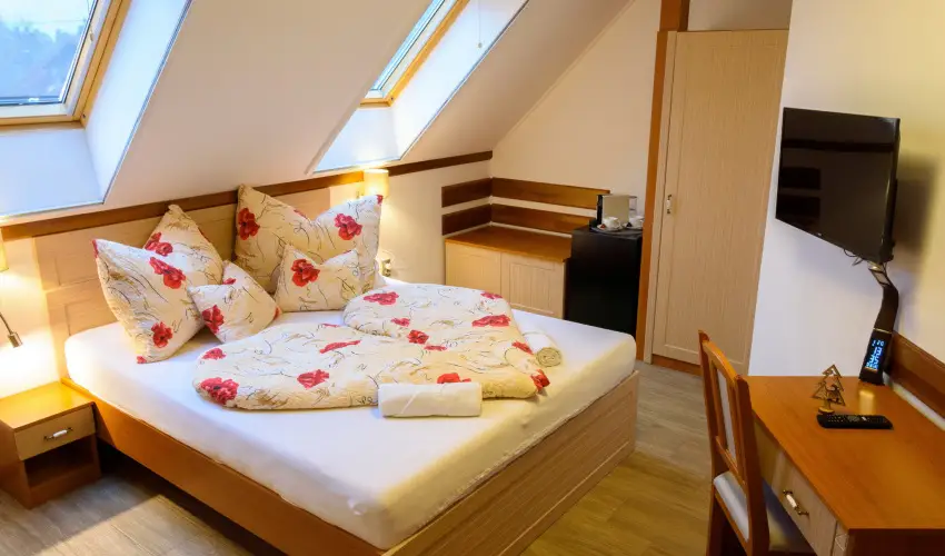 Tulipn Vendghz rvnyes - Mjus 1. (min. 2 j)