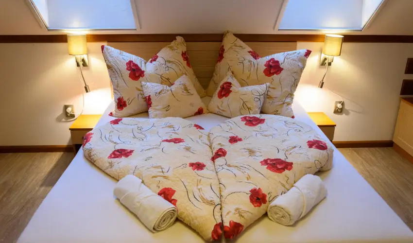 Tulipn Vendghz rvnyes - Mjus 1. (min. 2 j)