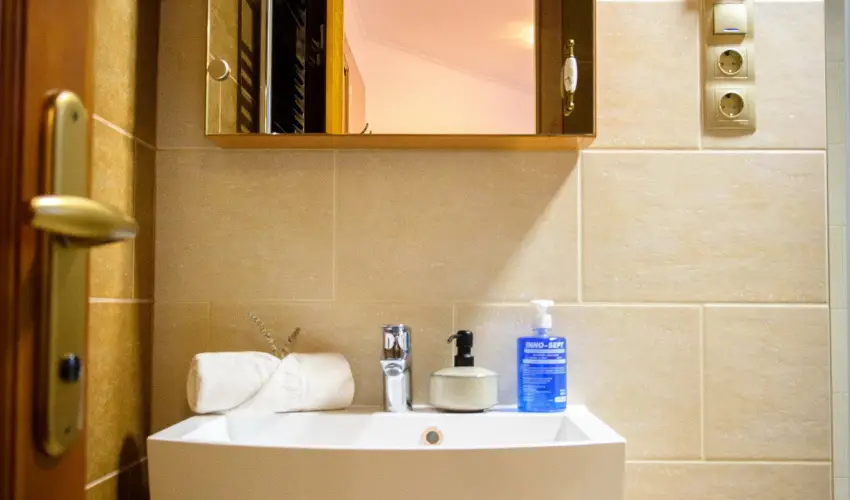 Tulipn Vendghz rvnyes - Mjus 1. (min. 2 j)