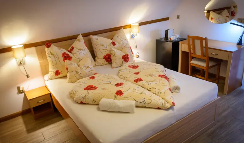 Tulipn Vendghz rvnyes - Mjus 1. (min. 2 j)