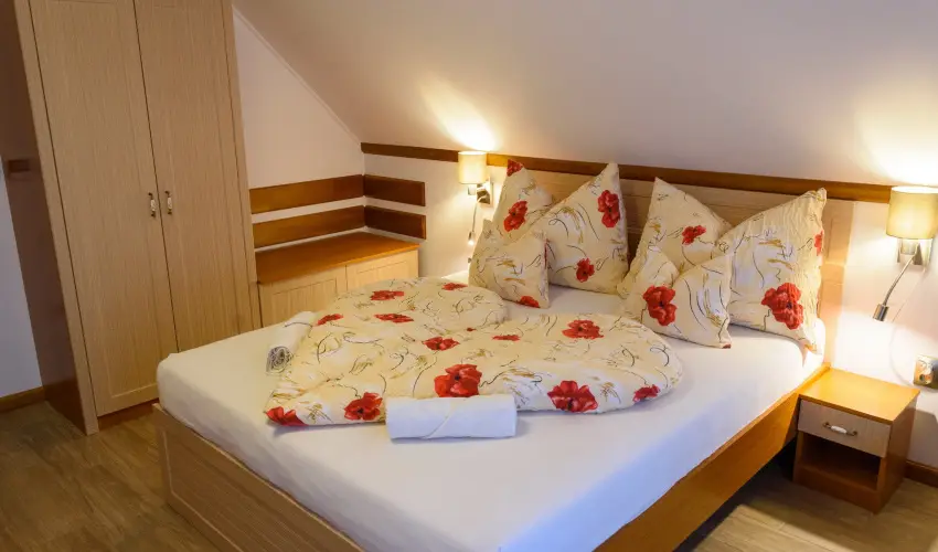 Tulipn Vendghz rvnyes - Mjus 1. (min. 2 j)