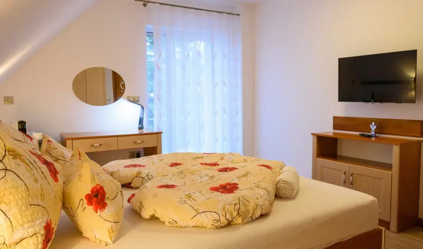 Tulipn Vendghz rvnyes - Mjus 1. (min. 2 j)