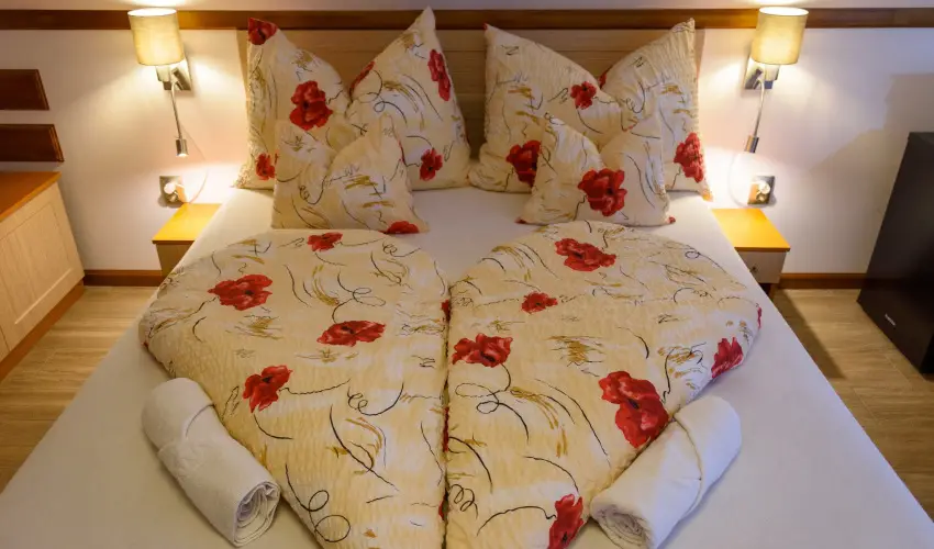 Tulipn Vendghz rvnyes - Mjus 1. (min. 2 j)