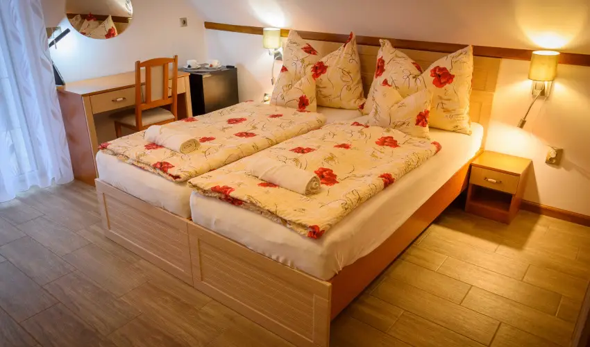 Tulipn Vendghz rvnyes - Mjus 1. (min. 2 j)