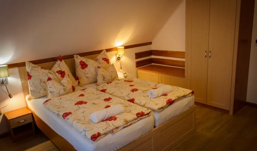 Tulipn Vendghz rvnyes - Mjus 1. (min. 2 j)