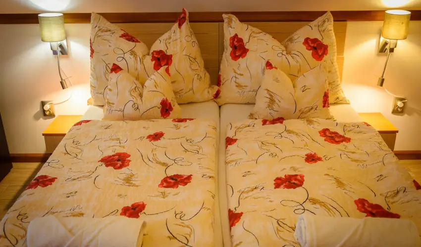 Tulipn Vendghz rvnyes - Mjus 1. (min. 2 j)