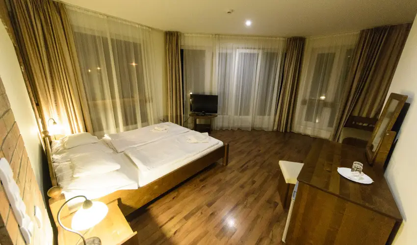 Viktor Bor- s Vendghz Balatonmriafrd - Mjus 1.