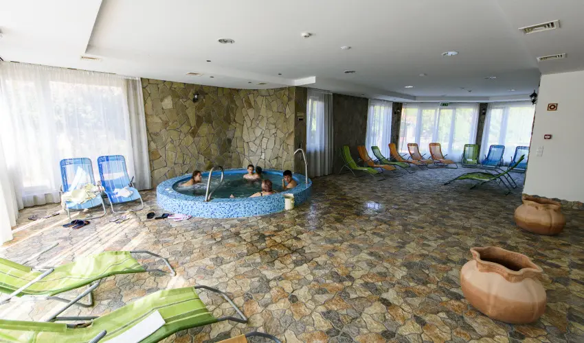 Viktor Bor- s Vendghz Balatonmriafrd - Mjus 1.