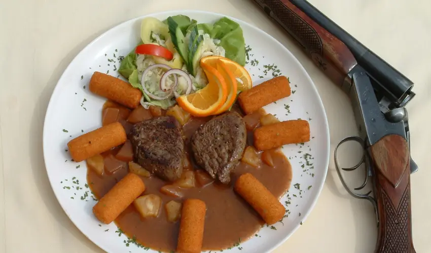 Viktor Bor- s Vendghz Balatonmriafrd - Mjus 1.