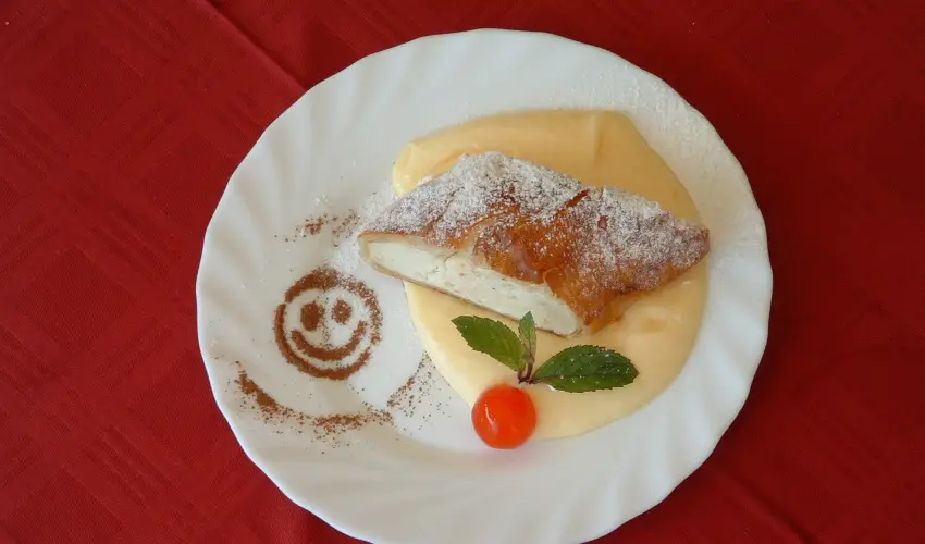 Viktor Bor- s Vendghz Balatonmriafrd - Mjus 1.