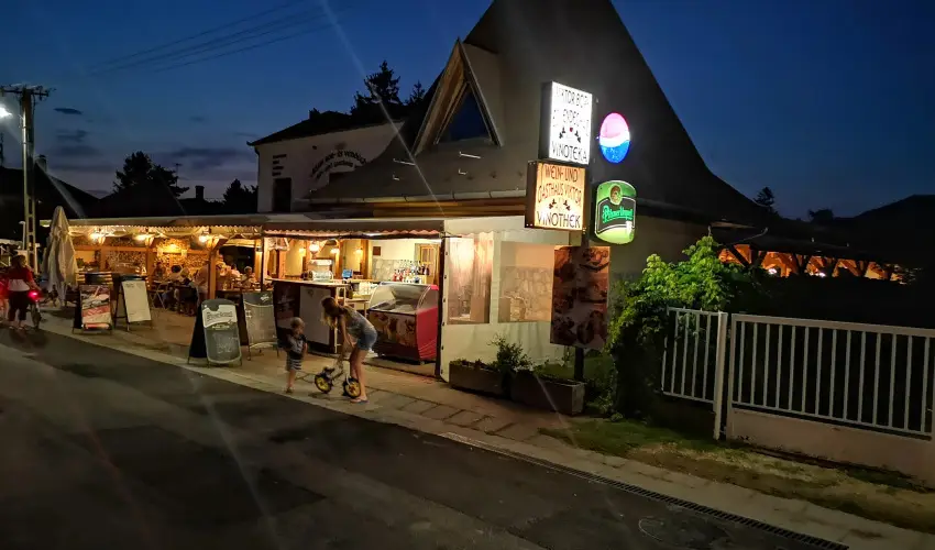 Viktor Bor- s Vendghz Balatonmriafrd - Mjus 1.