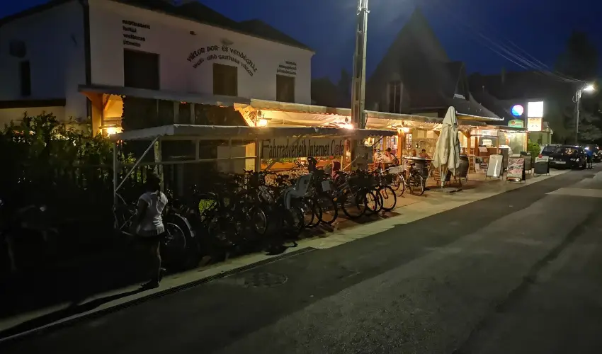 Viktor Bor- s Vendghz Balatonmriafrd - Mjus 1.