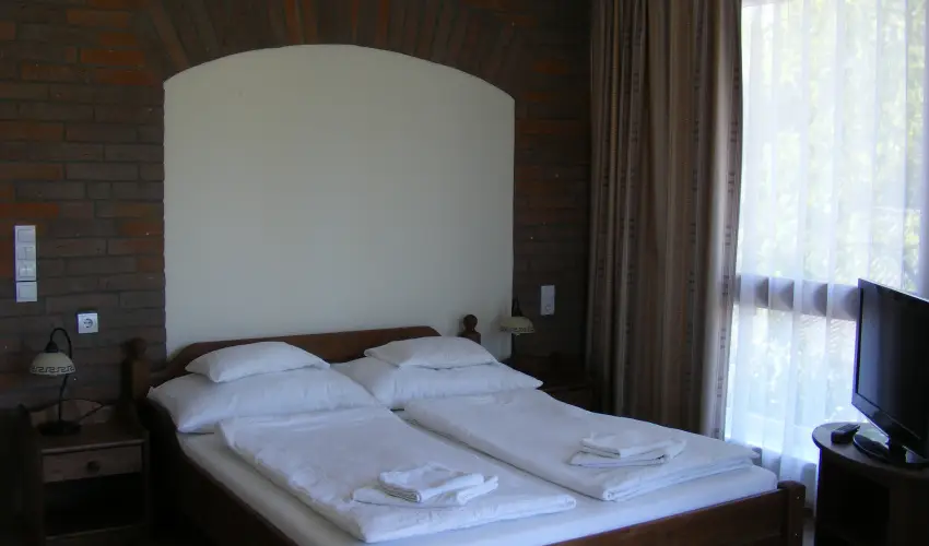 Viktor Bor- s Vendghz Balatonmriafrd - Mjus 1.