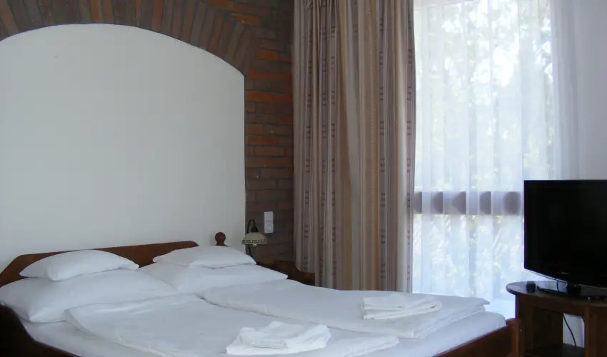 Viktor Bor- s Vendghz Balatonmriafrd - Mjus 1.