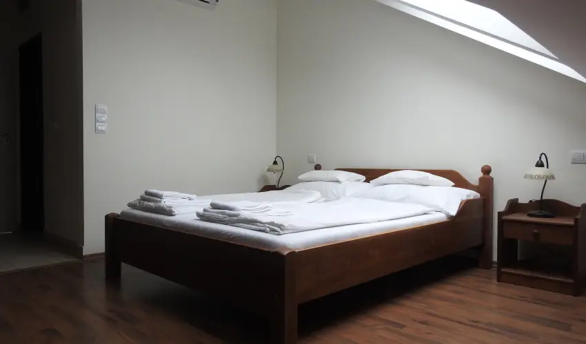 Viktor Bor- s Vendghz Balatonmriafrd - Mjus 1.