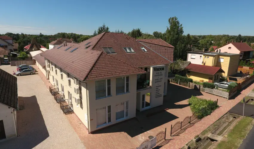 Viktor Bor- s Vendghz Balatonmriafrd - Mjus 1.