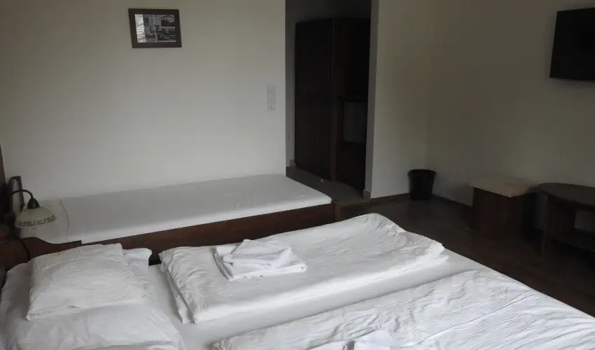 Viktor Bor- s Vendghz Balatonmriafrd - Mjus 1.